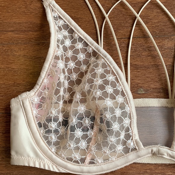 NWT Victoria's Secret Very Sexy Starburst Plunge Bra Cream Underwire Unlined 32B - Picture 5 of 13